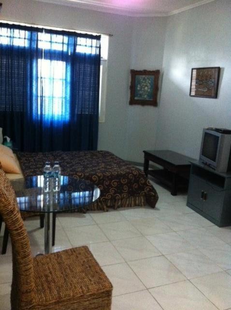 Bangka Bed And Breakfast Джакарта Екстер'єр фото